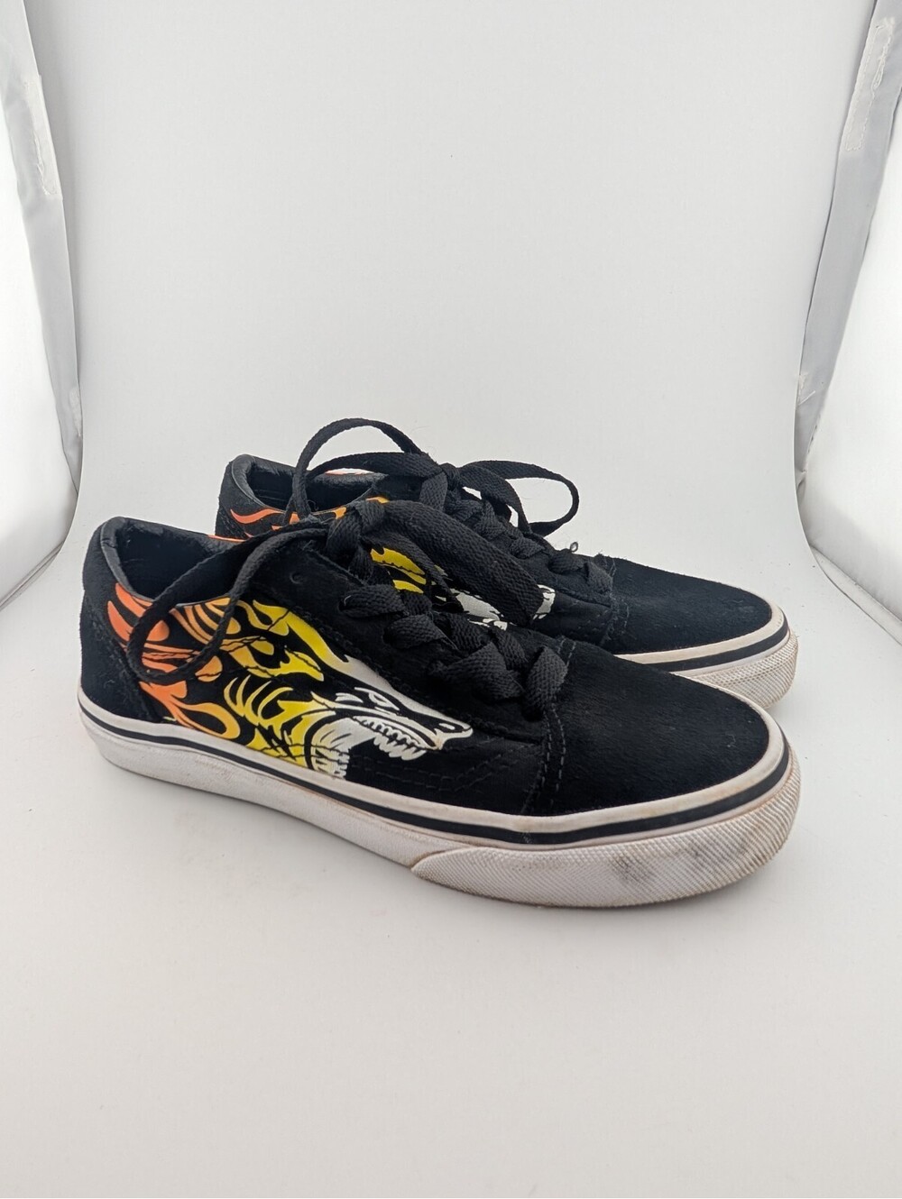 Vans Kids Size 13.5 Low Top Lace Up Sneakers Black Orange Wolf Flames